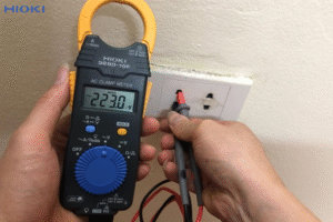 Đồng hồ đo điện ampe kìm là công cụ quan trọng trong ngành điện - điện tử