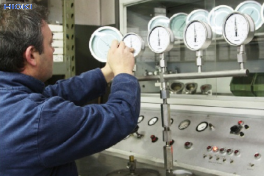 Đồng hồ đo sáp suất chân không dạng đứng